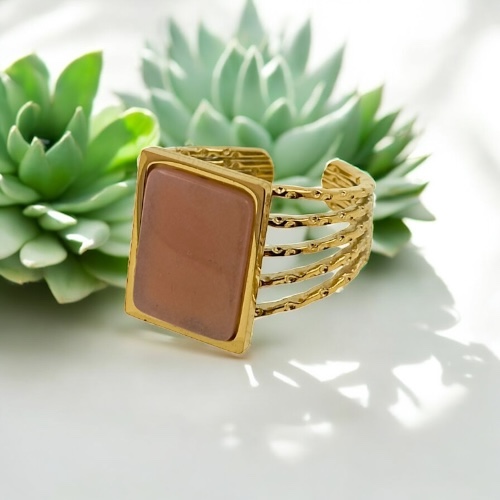 Anillo Cuarzo Rosa en acero dorado inoxidable