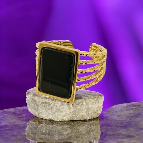 Anillo de Ónix en acero dorado inoxidable