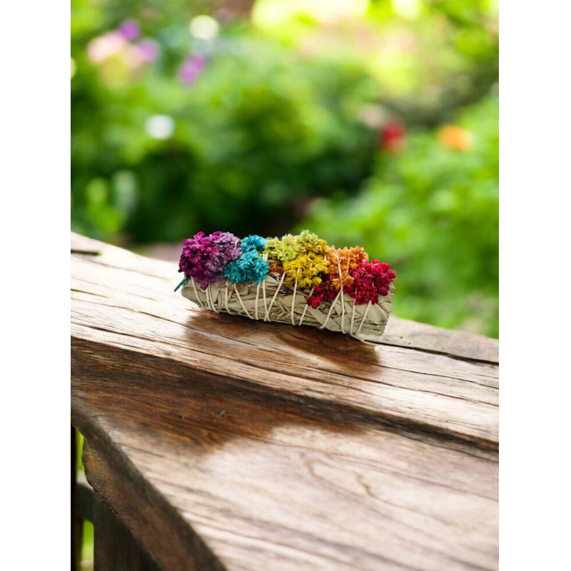 Atado de Salvia Blanca Californiana con pétalos de Rosas