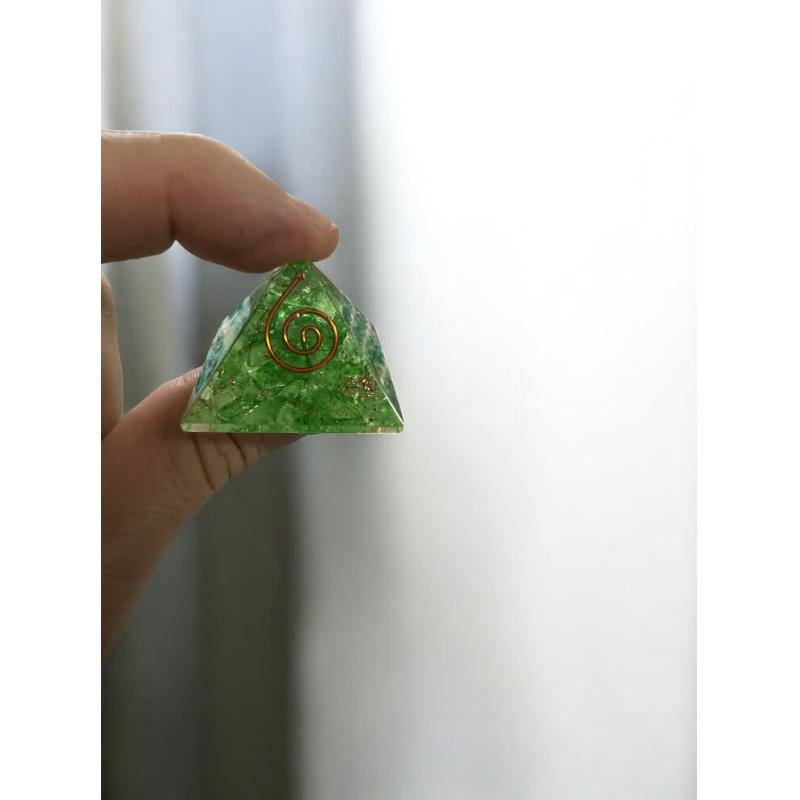 Pirámide Mini de Orgonita y Peridoto