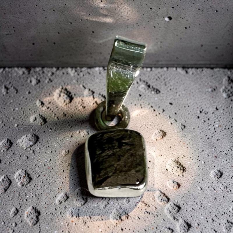 Colgante de Moldavita en Plata de Ley