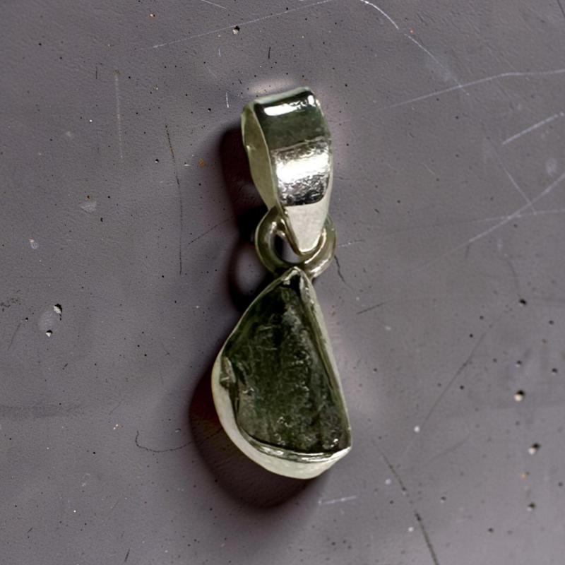 Colgante de Moldavita en Plata de Ley