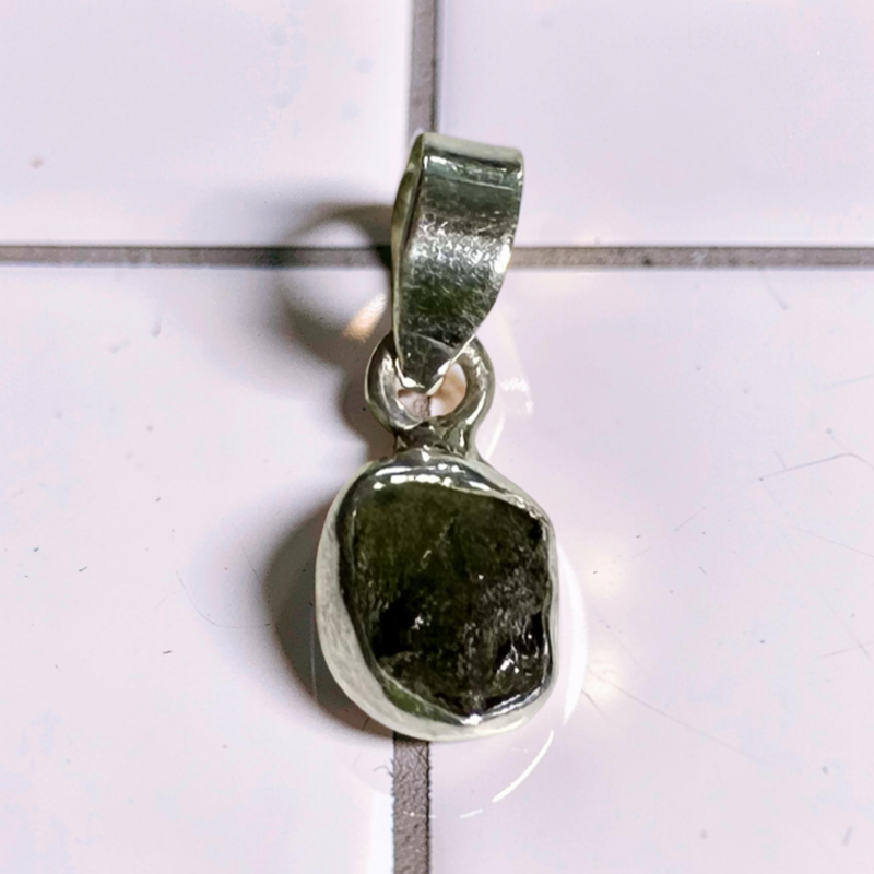 Colgante de Moldavita en Plata de Ley